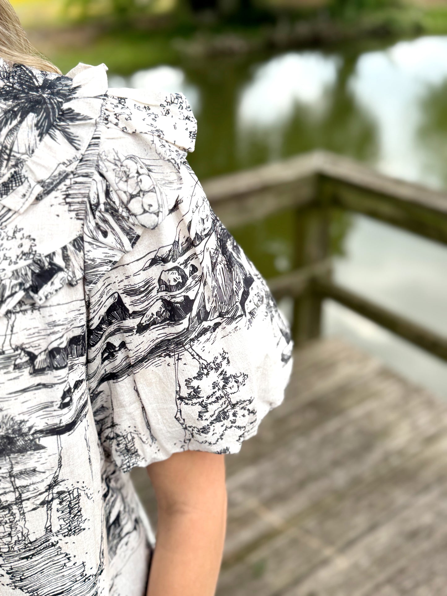 Evelyn Split Neck Balloon Sleeve Top