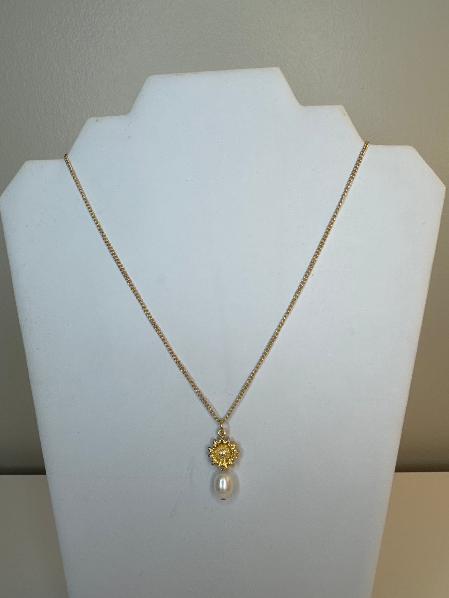 Flower and Pearl Necklace